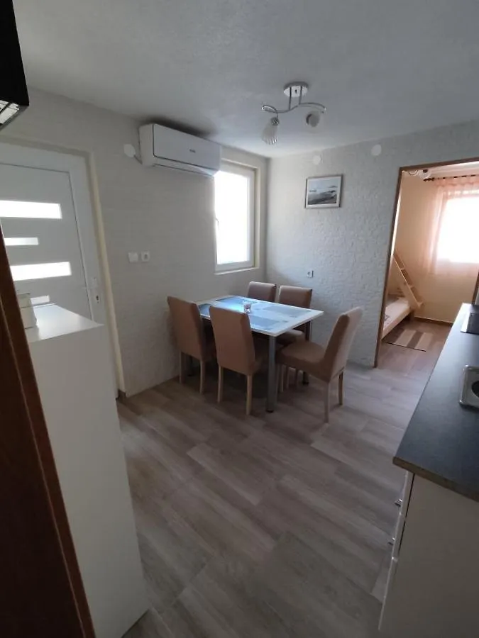 Apartmani Piskoric Vir 0*,