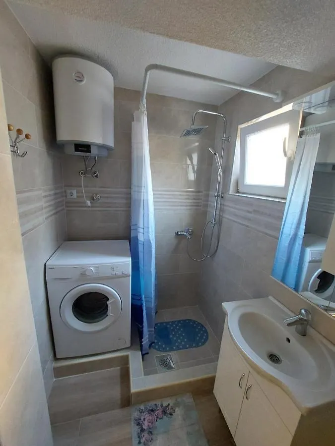 Apartmani Piskoric Vir 0*,
